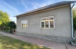 Casă cu teren 10 ari, 2 anexe și dublu front stradal – Beclean