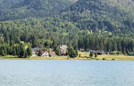 Cabana/Pensiune de vânzare în Colibița, cu acces la lac