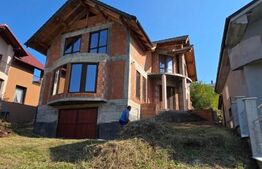 Teren 10 ari cu casă la roșu 240 mp cu plus garaj–Valea Rusului, panorama oraș