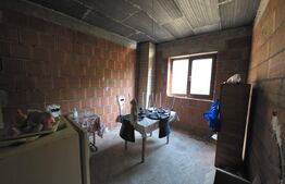 Teren 10 ari cu casă la roșu 240 mp cu plus garaj–Valea Rusului, panorama oraș