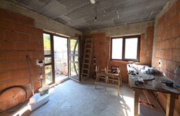 Teren 10 ari cu casă la roșu 240 mp cu plus garaj–Valea Rusului, panorama oraș