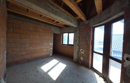 Teren 10 ari cu casă la roșu 240 mp cu plus garaj–Valea Rusului, panorama oraș