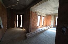 Teren 10 ari cu casă la roșu 240 mp cu plus garaj–Valea Rusului, panorama oraș