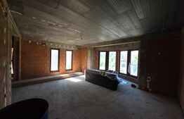 Teren 10 ari cu casă la roșu 240 mp cu plus garaj–Valea Rusului, panorama oraș