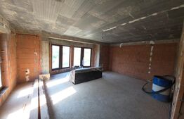 Teren 10 ari cu casă la roșu 240 mp cu plus garaj–Valea Rusului, panorama oraș