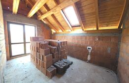 Teren 10 ari cu casă la roșu 240 mp cu plus garaj–Valea Rusului, panorama oraș