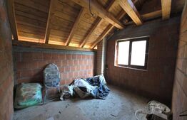 Teren 10 ari cu casă la roșu 240 mp cu plus garaj–Valea Rusului, panorama oraș