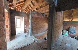 Teren 10 ari cu casă la roșu 240 mp cu plus garaj–Valea Rusului, panorama oraș