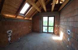 Teren 10 ari cu casă la roșu 240 mp cu plus garaj–Valea Rusului, panorama oraș