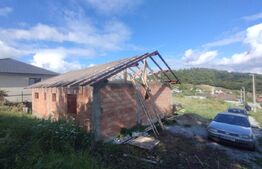 Casa la rosu 100mp,4 camere,750 mp teren extravilan,zona Dealu Jelnei