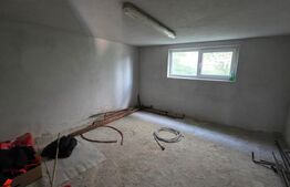 Casa de vanzare, cu 4 dormitoare si 10 arii teren, zona Unirea
