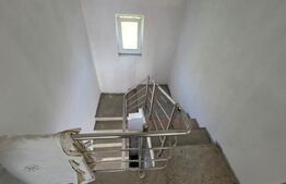 Casa de vanzare, cu 4 dormitoare si 10 arii teren, zona Unirea