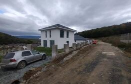 Casa 111 mp,pe 2 nivele cu 4 camere,570 mp teren,zona Valea Jelnei