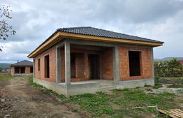  Casă  pe un nivel, 3 camere, 100 mp și teren generos de 500 mp - zona Unirea