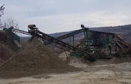 Balastiera functionala,utilaje,hala,6 hectare de teren,zona Mocod