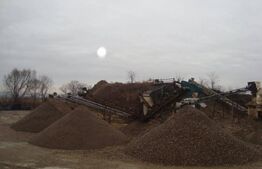 Balastiera functionala,utilaje,hala,6 hectare de teren,zona Mocod