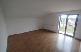 Casa de 140 mp, pe 2 nivele, 4 camere, oras Beclean