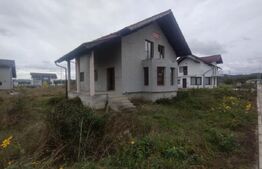 Casa de 140 mp, pe 2 nivele, 4 camere, oras Beclean