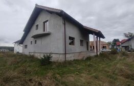 Casa de 140 mp, pe 2 nivele, 4 camere, oras Beclean