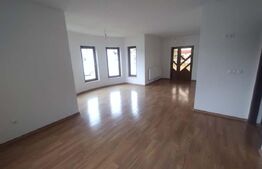Casa de 140 mp, pe 2 nivele, 4 camere, oras Beclean