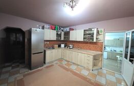 Casă complet mobilată și utilată, garaj dublu, curte spatioasa (Sarata)