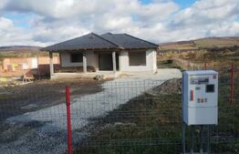 Casa cu 4 camere, 153 mp utili, teren 1000 mp extravilan, utilitati, zona Jelna