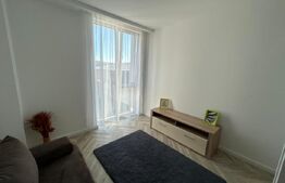 Închiriez apartament 3 camere, finisat și utilat, în zona centrală