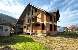 VAND CASA SI TEREN IN ARCALIA, CU TOATE UTILITATILE SI 19 ARI DE TEREN 