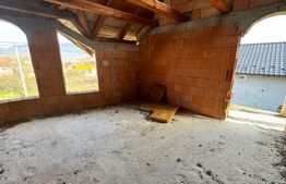 VAND CASA SI TEREN IN ARCALIA, CU TOATE UTILITATILE SI 19 ARI DE TEREN 