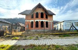 VAND CASA SI TEREN IN ARCALIA, CU TOATE UTILITATILE SI 19 ARI DE TEREN 