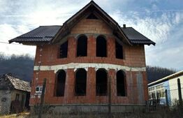 VAND CASA SI TEREN IN ARCALIA, CU TOATE UTILITATILE SI 19 ARI DE TEREN 