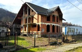 VAND CASA SI TEREN IN ARCALIA, CU TOATE UTILITATILE SI 19 ARI DE TEREN 