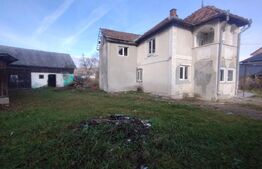 Casa cu 6 camere pe 2 nivele cu 150 mp utili si 1000 mp de teren,oras Nasaud