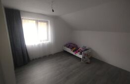 Casa pe 2 nivele, cu 5 camere si 140 mp + teren 850 mp oras, Beclean-Romfulda