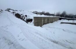 Teren intravilan, 5 ari cu fundație, proiect casa, zona Ghinda