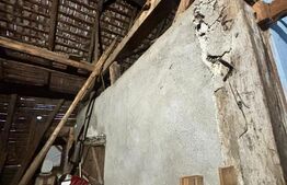 Casă tradițională bătrânească în Galatii Bistriței, cu teren generos și anexe 