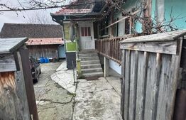 Casă tradițională bătrânească în Galatii Bistriței, cu teren generos și anexe 