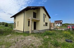 Casă spațioasă de vânzare, cu 4 camere, 150 mp, Bistrita, zona Sigmir