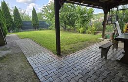 Casa D+P+E, pe Aleea Trifoiului, zona linistita!