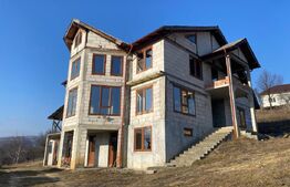 Casa P+E la rosu, teren de 71 ari, Salva