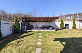 Casă de vânzare cu priveliste superba – proprietate ideală pentru două familii 