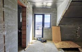 Casă de vânzare cu priveliste superba – proprietate ideală pentru două familii 