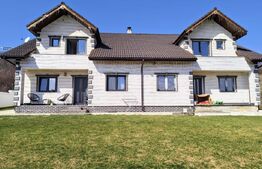 Casă de vânzare cu priveliste superba – proprietate ideală pentru două familii 