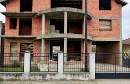 Teren intravilan cu dublu acces + construcție la roșu 500 mp, centura Bistrita