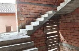 Construcție la roșu, 500 mp, cu acces la parcelă de 25 ari – ideal investitie