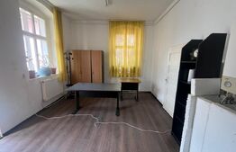 Casă Monument Istoric, Ultracentral Bistrița, 225 mp curte, 2 intrări