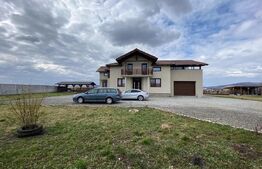 Casă individuala de vânzare, 5 camere, 214 mp, Bistrita