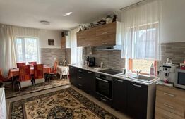 Casă de vânzare, 5 camere, 300 mp + curte de 1000 mp, Bistrita