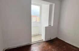 Apartament cu 4 camere, etaj 3, zona Sensul Vechi