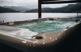 LAKE VIEW RESORT – Proprietate exclusivistă pe malul Lacului Colibița